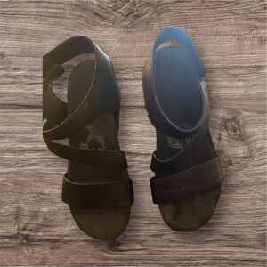 Black Strappy Sandals 7.5